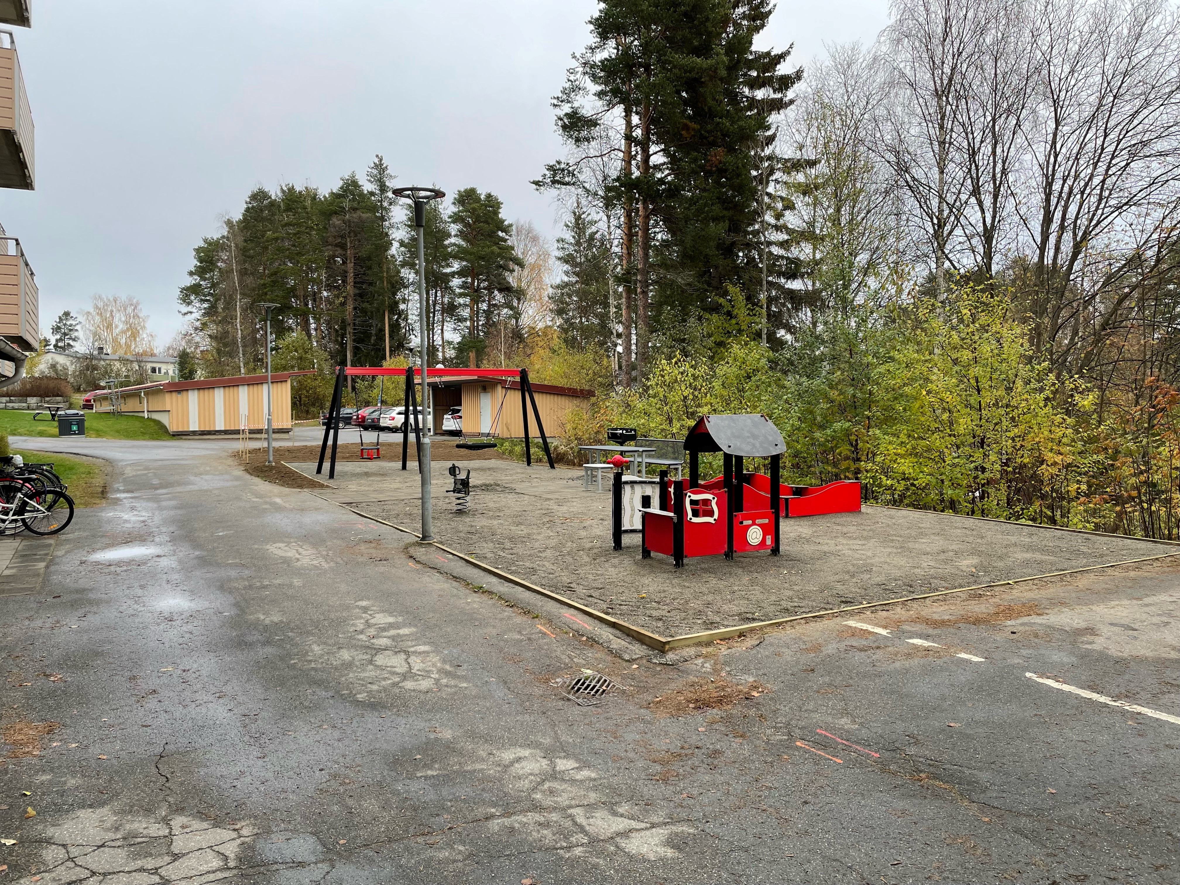 lekplats samt grillplats Timmerv38